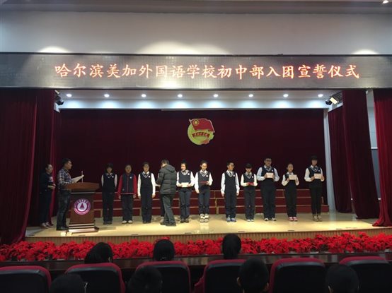 C:UsersAdministratorDesktop王力校长为优秀学员颁发结业证书.jpg