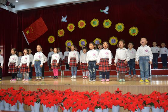 6中一班《祖国祖国我们爱你》