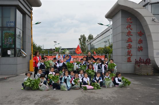 H:小学部图片整理20177年7图片7.9.22记录秋天 体验快乐 采摘DSC_3254.JPG