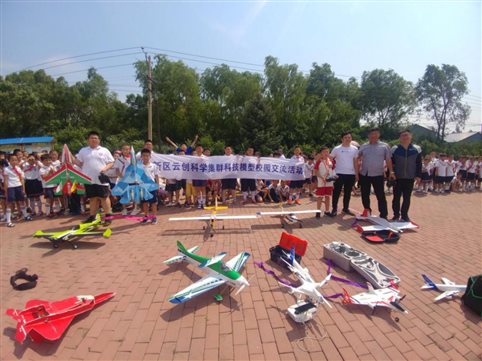 参演师生与松花江小学师生合影
